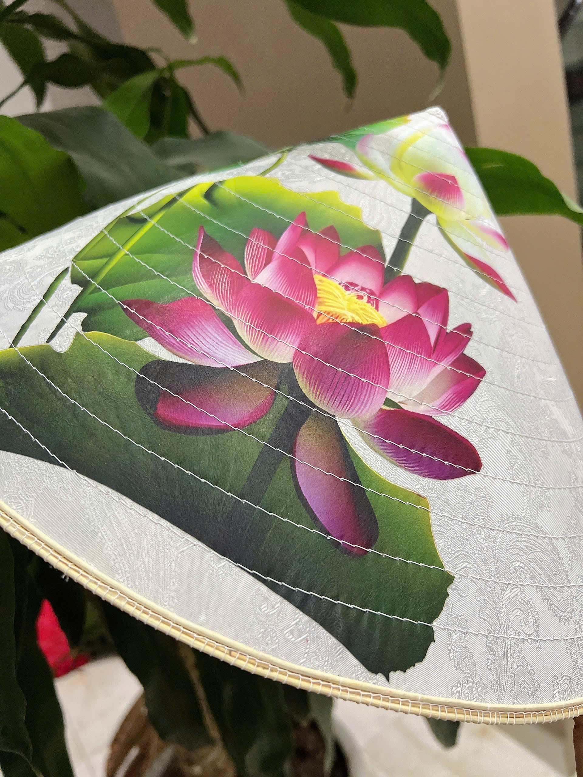Nón lá làng Chuông - Mẫu hoa sen - Màu trắng